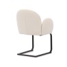 Vela - Polsterstuhl im Japandi Stil und im runden Design aus weißem Bouclé mit schwarzem Metallgestell