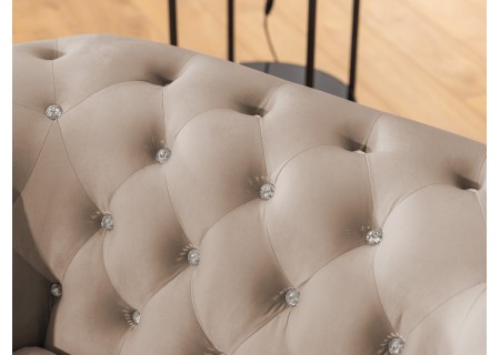 Cleo Blink - Chesterfield 3-Sitzer Sofa aus Samt mit Kristallsteppung und braunen Massivholzfüßen
