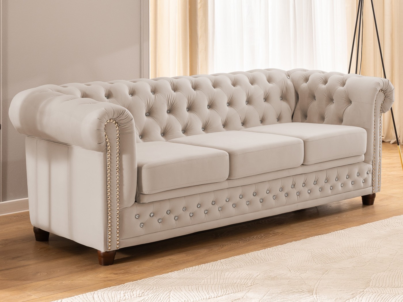 Cleo Blink - Chesterfield 3-Sitzer Sofa mit Schlaffunktion aus Samt mit Kristallsteppung und braunen Massivholzfüßen