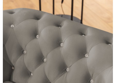 Cleo Blink - Chesterfield 3-Sitzer Sofa mit Schlaffunktion aus Samt mit Kristallsteppung und braunen Massivholzfüßen