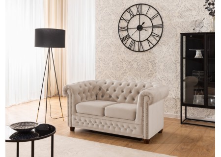Cleo Blink - Chesterfield 2-Sitzer Sofa aus Samt mit Kristallsteppung und braunen Massivholzfüßen