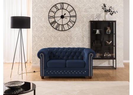 Cleo Blink - Chesterfield 2-Sitzer Sofa aus Samt mit Kristallsteppung und braunen Massivholzfüßen