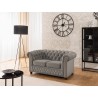 Cleo Blink - Chesterfield 2-Sitzer Sofa aus Samt mit Kristallsteppung und braunen Massivholzfüßen