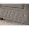 Cleo Blink - Chesterfield 2-Sitzer Sofa aus Samt mit Kristallsteppung und braunen Massivholzfüßen