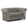 Cleo Blink - Chesterfield 2-Sitzer Sofa aus Samt mit Kristallsteppung und braunen Massivholzfüßen