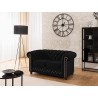 Cleo Blink - Chesterfield 2-Sitzer Sofa aus Samt mit Kristallsteppung und braunen Massivholzfüßen