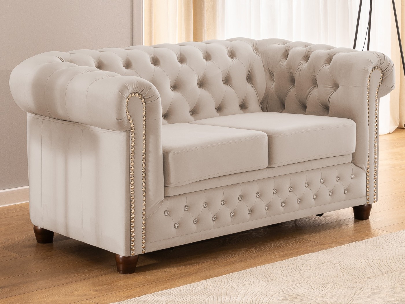 Cleo Blink - Chesterfield 2-Sitzer Sofa mit Schlaffunktion aus Samt mit Kristallsteppung und braunen Massivholzfüßen