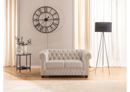 Cleo Blink - Chesterfield 2-Sitzer Sofa mit Schlaffunktion aus Samt mit Kristallsteppung und braunen Massivholzfüßen