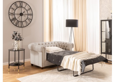 Cleo Blink - Chesterfield 2-Sitzer Sofa mit Schlaffunktion aus Samt mit Kristallsteppung und braunen Massivholzfüßen