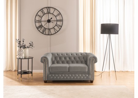 Cleo Blink - Chesterfield 2-Sitzer Sofa mit Schlaffunktion aus Samt mit Kristallsteppung und braunen Massivholzfüßen