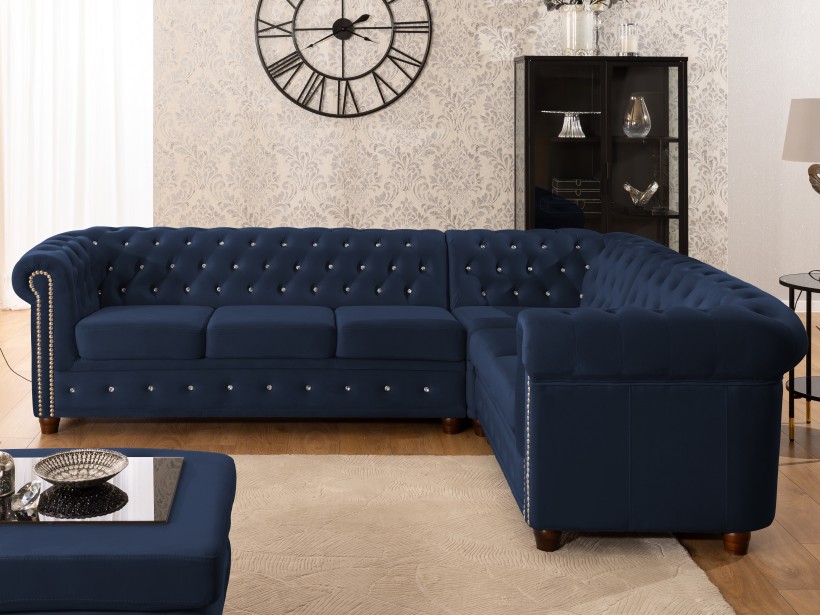 Cleo Blink - Chesterfield Ecksofa L-Form aus Samt mit Kristallsteppung und braunen Massivholzfüßen