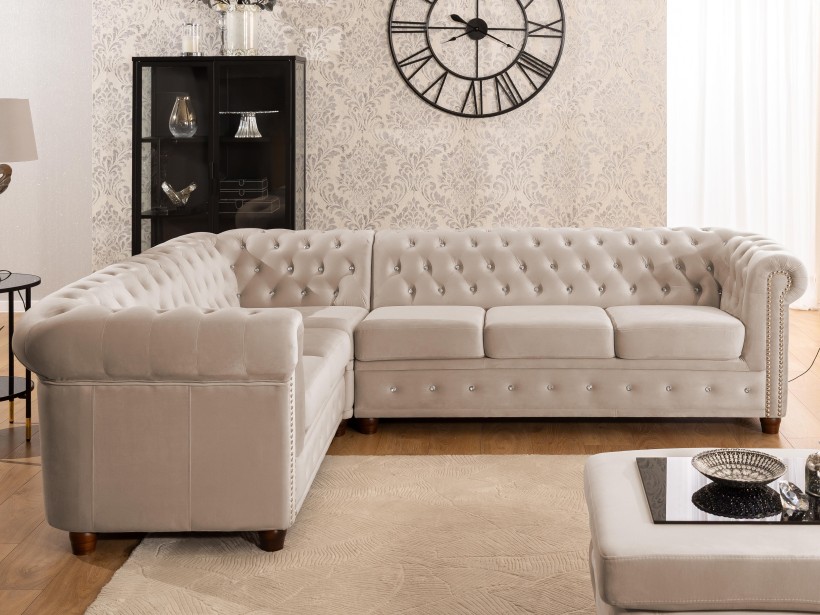 Cleo Blink - Chesterfield Ecksofa L-Form aus Samt mit Kristallsteppung und braunen Massivholzfüßen