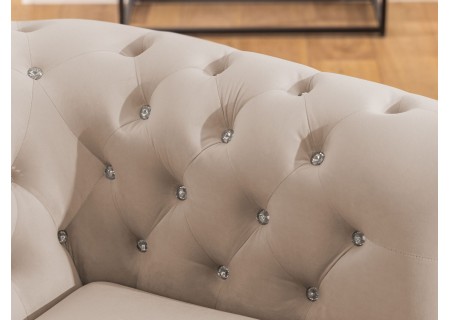 Cleo Blink - Chesterfield Ecksofa L-Form aus Samt mit Kristallsteppung und braunen Massivholzfüßen