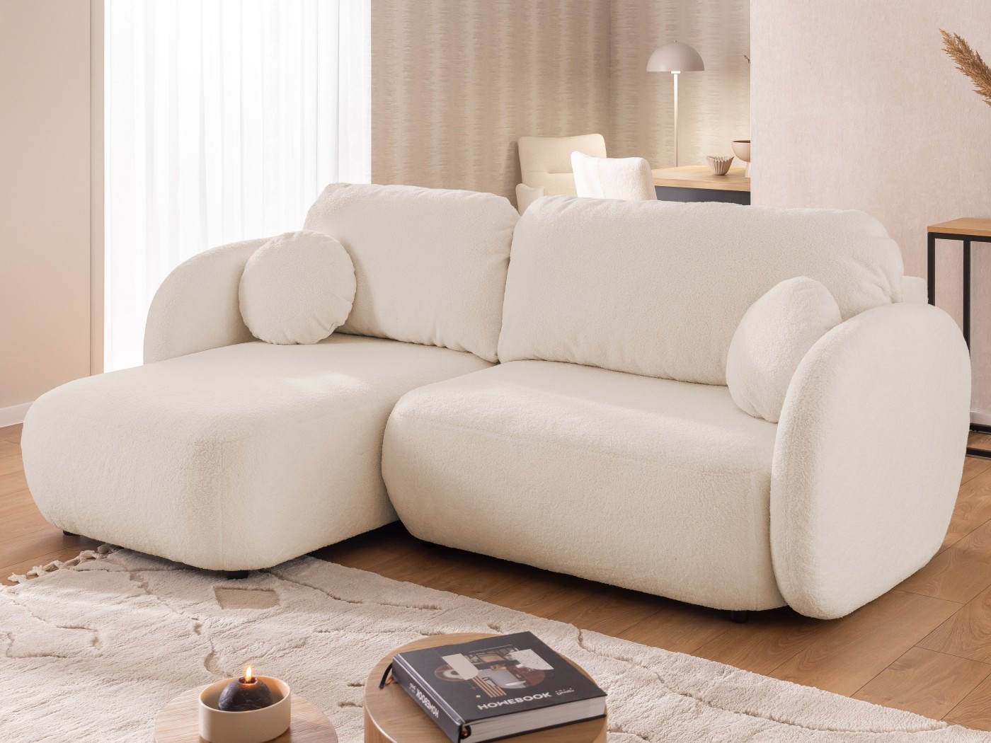 Candy - Modernes Ecksofa in L-Form mit Schlaffunktion und Stauraum aus Bouclé-Stoff, abgerundetes Design und hoher Sitzkomfort