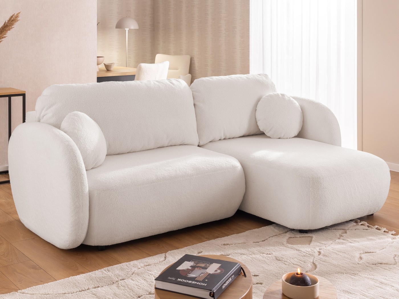 Candy - Modernes Ecksofa in L-Form mit Schlaffunktion und Stauraum aus Bouclé-Stoff, abgerundetes Design und hoher Sitzkomfort