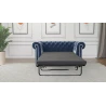 Cleo - Chesterfield 2 sitzer Sofa mit Schlaffunktion aus Samt-Stoff mit Holzfüßen